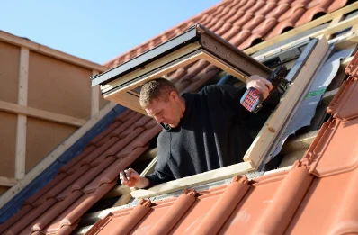 Pose de fenêtres de toit Velux à Cherré-Au